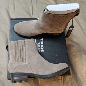 Women's - New - Sz 7 - Sorel booties